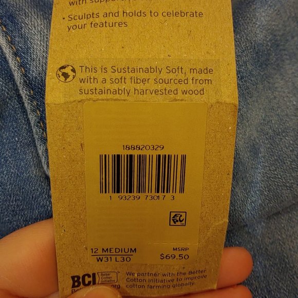 Levis Women's 721 High-Waisted Skinny Jeans - Picture 8 of 8